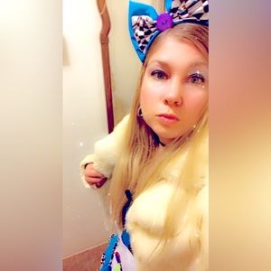 Meet your Posher, Holly